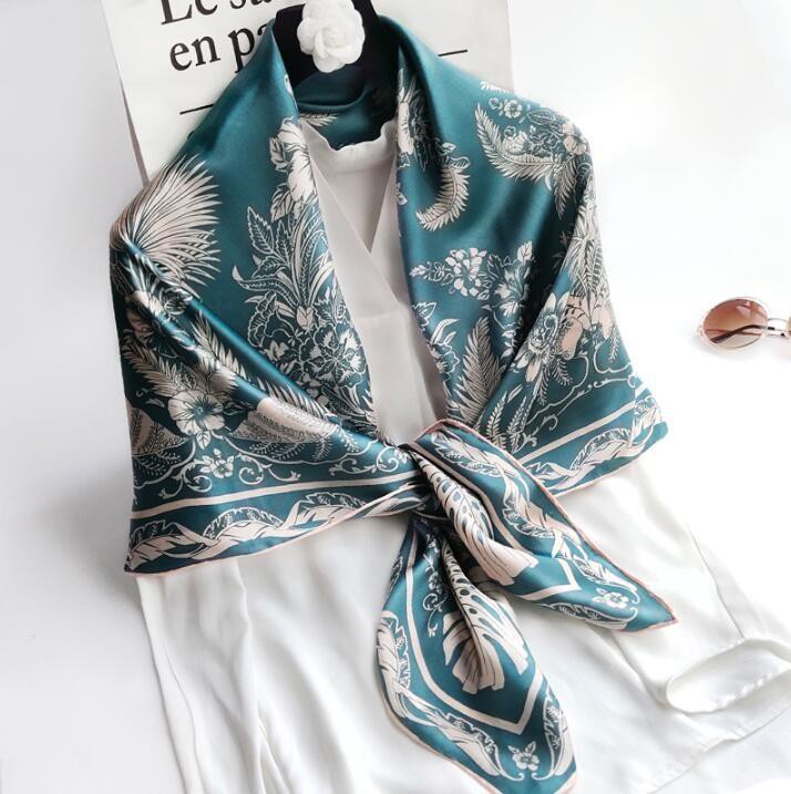 China Custom Lady Silk Scarf Supplier