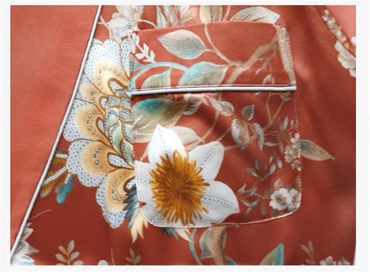 Custom Women′ S Comfortable 100% Printed Silk Robe Pyjamas