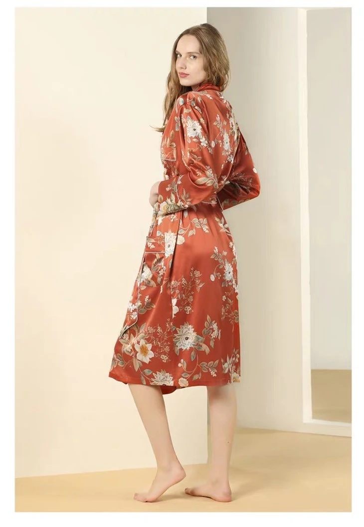 Custom Women′ S Comfortable 100% Printed Silk Robe Pyjamas